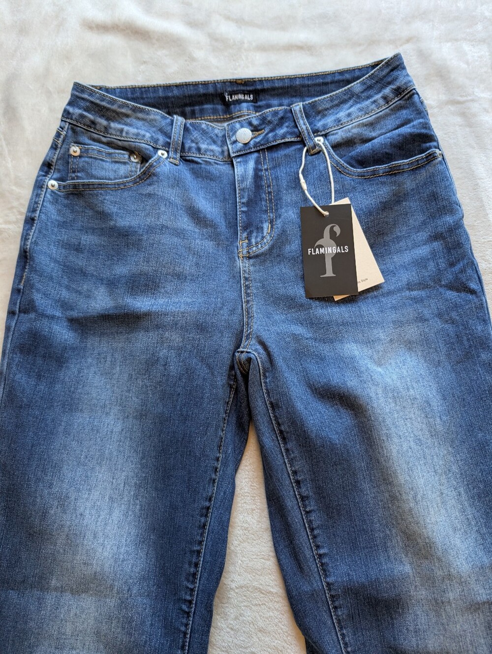 Flamingals Mid-rise Raw Hem V Design Bootcut Jeans NWT Size Medium - Picture 7 of 10
